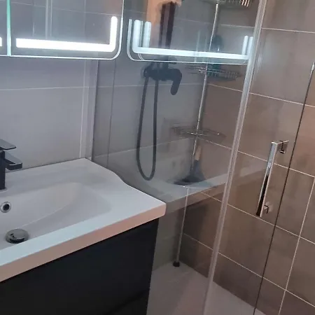 Apartment Joli T2 Climatise Avec Piscine Et Parking A 100m De La Mer - Fr-1-607-128 *